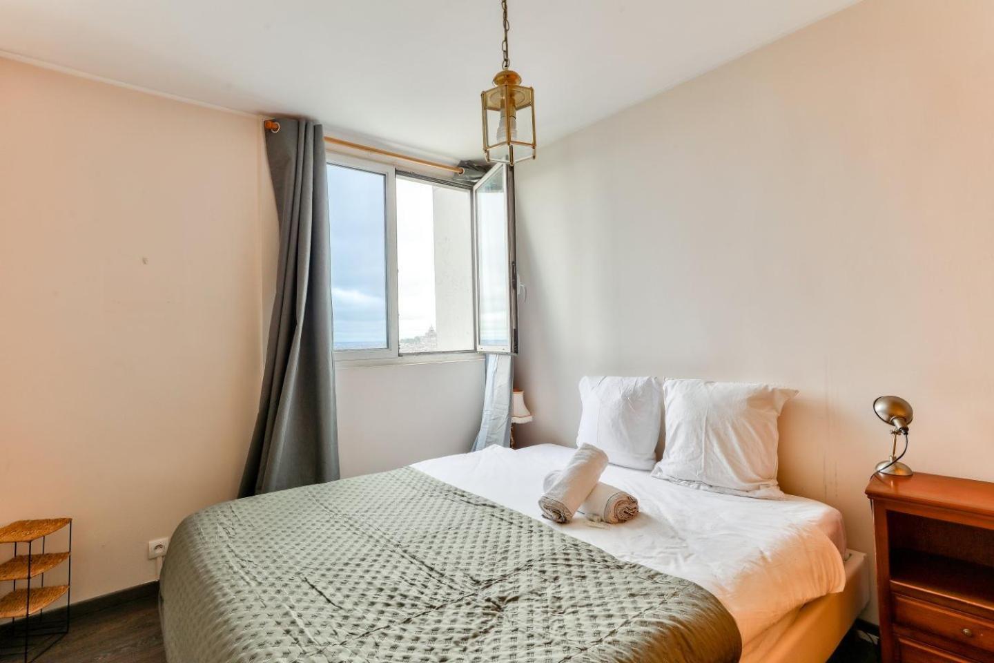 1br Flat View On Eiffel Tower And Sacre-coeur Paris